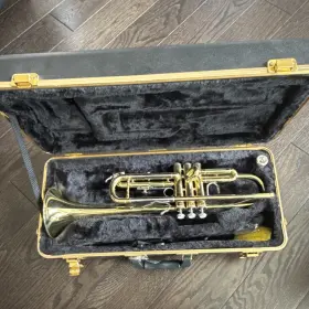 486612 BACH Trumpet Lacquered Valves Finger Hook Water Key