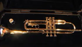 B53286 BACH-CONN-SELMER TR300 BB BRASS TRUMPET Oil Cloths