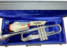 6T0661 BLESSING Plate Scholastic Trumpet Horn Hardside #3