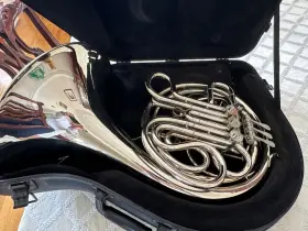 122939 CONN Double French Horn