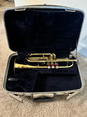H13679X CONN Directors Line Cornet
