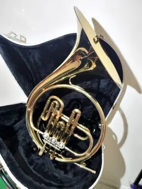 H650 HOLTON French Horn