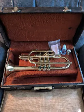 A42829 OLDS Ambassador Cornet Historical Horn